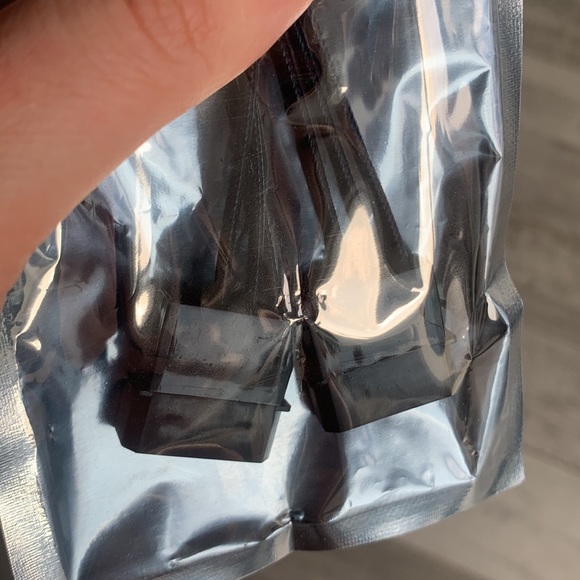 Insides of a Box: pin Cable for GEFORCE GTX 1060 CD and screws - Picture 5 of 13